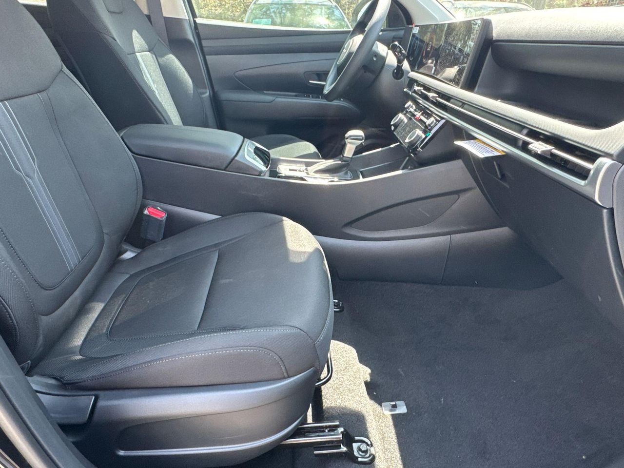 New 2026 Black HYUNDAI SEL FWD image 14
