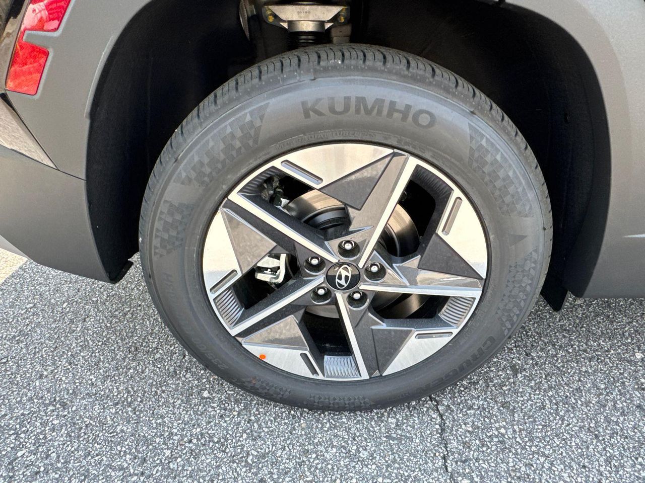 New 2026 Black HYUNDAI SEL FWD image 18