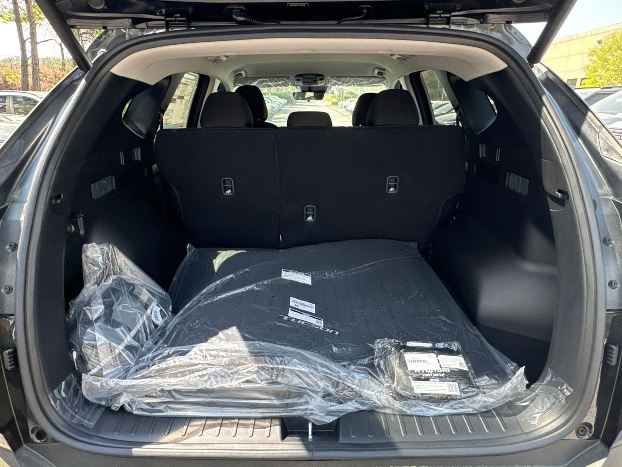 New 2026 Black HYUNDAI SEL FWD image 19