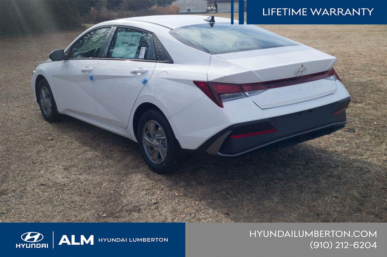 New 2026 White Pearl Hyundai SE image 9
