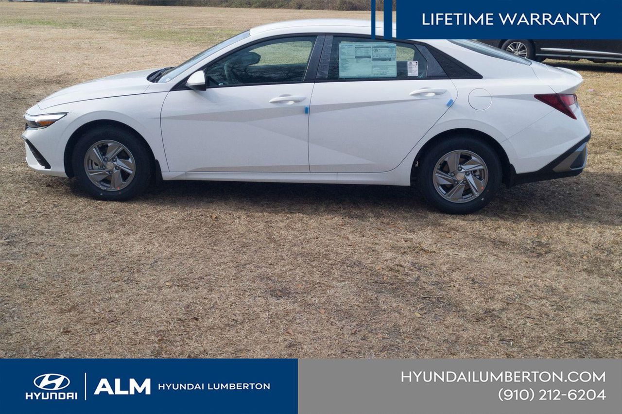New 2026 White Pearl Hyundai SE image 10