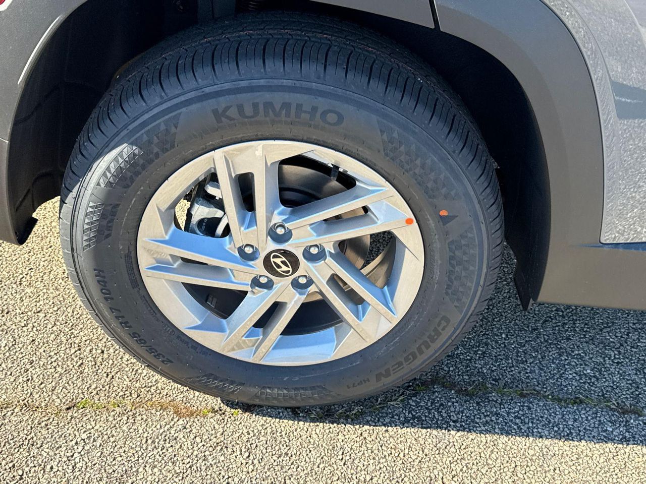 New 2026 Gray HYUNDAI SE FWD image 18