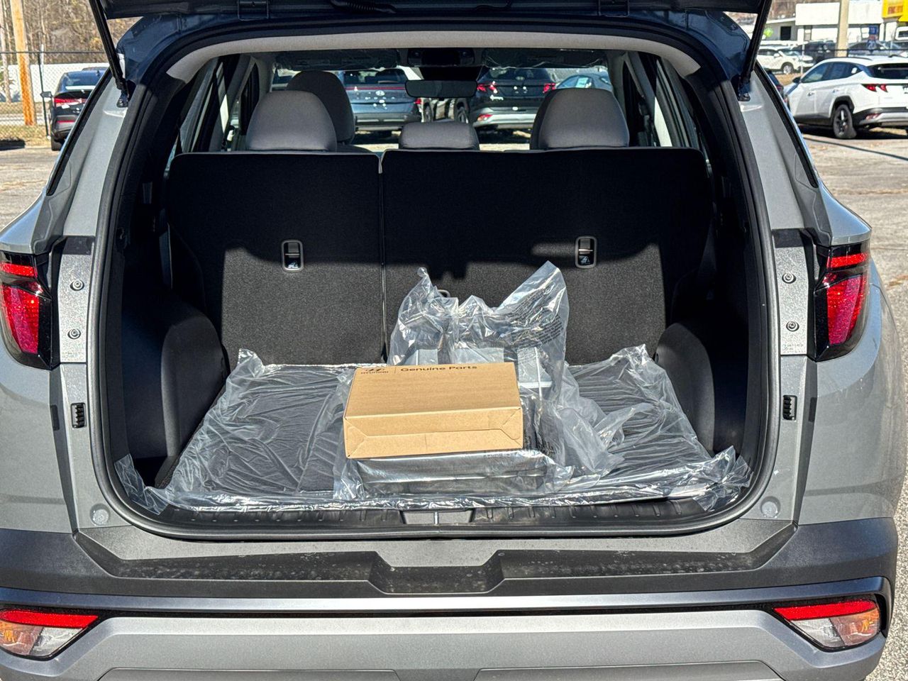 New 2026 Gray HYUNDAI SE FWD image 19
