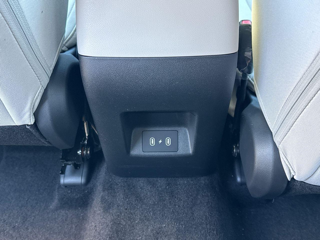 New 2026 Gray HYUNDAI SE FWD image 25