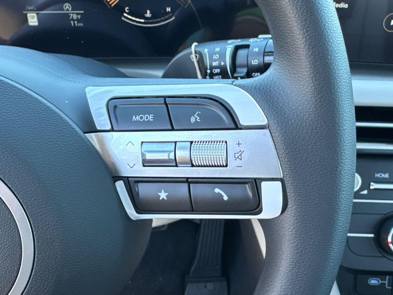 New 2026 Gray HYUNDAI SE FWD image 27