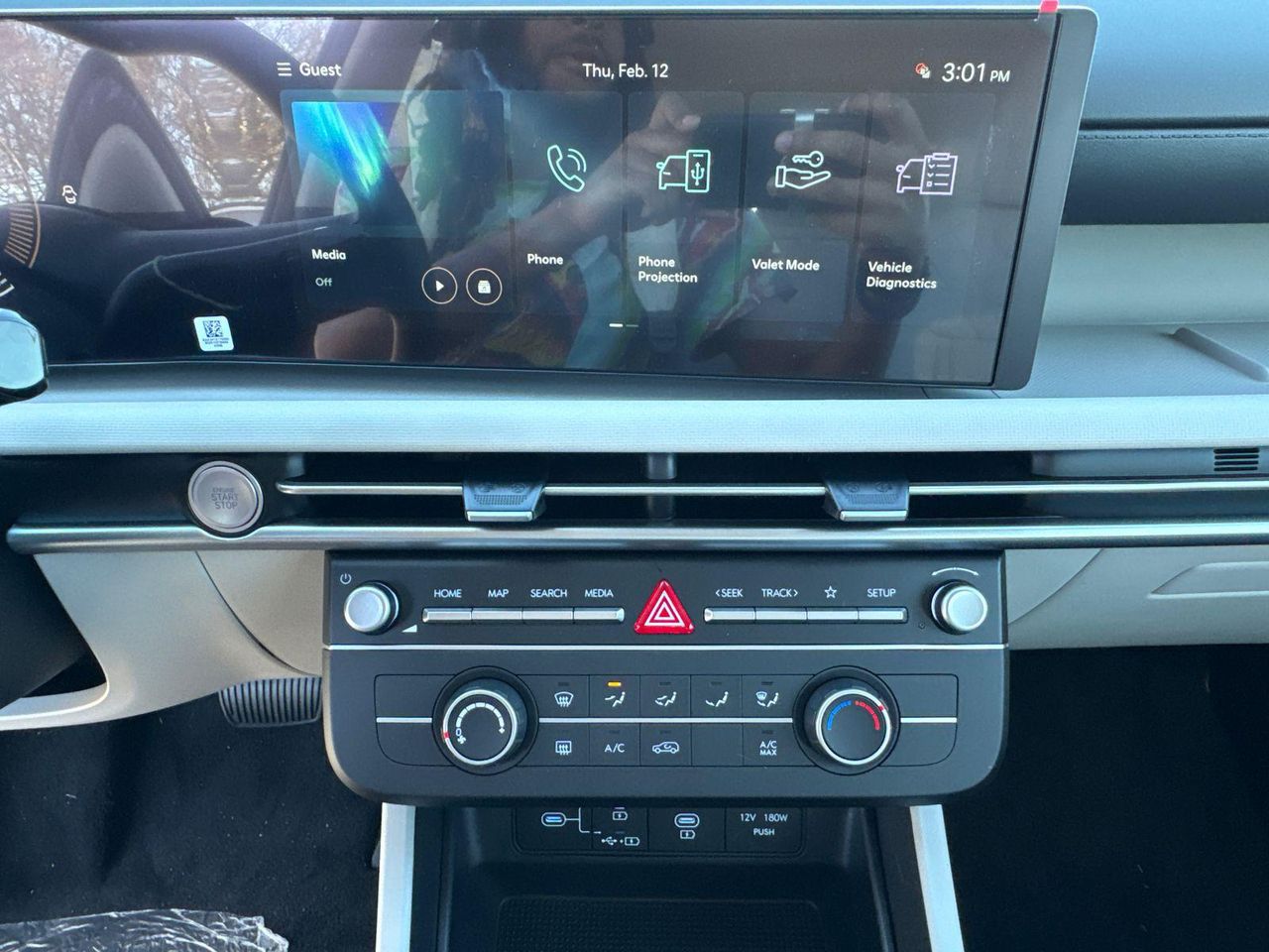 New 2026 Gray HYUNDAI SE FWD image 29