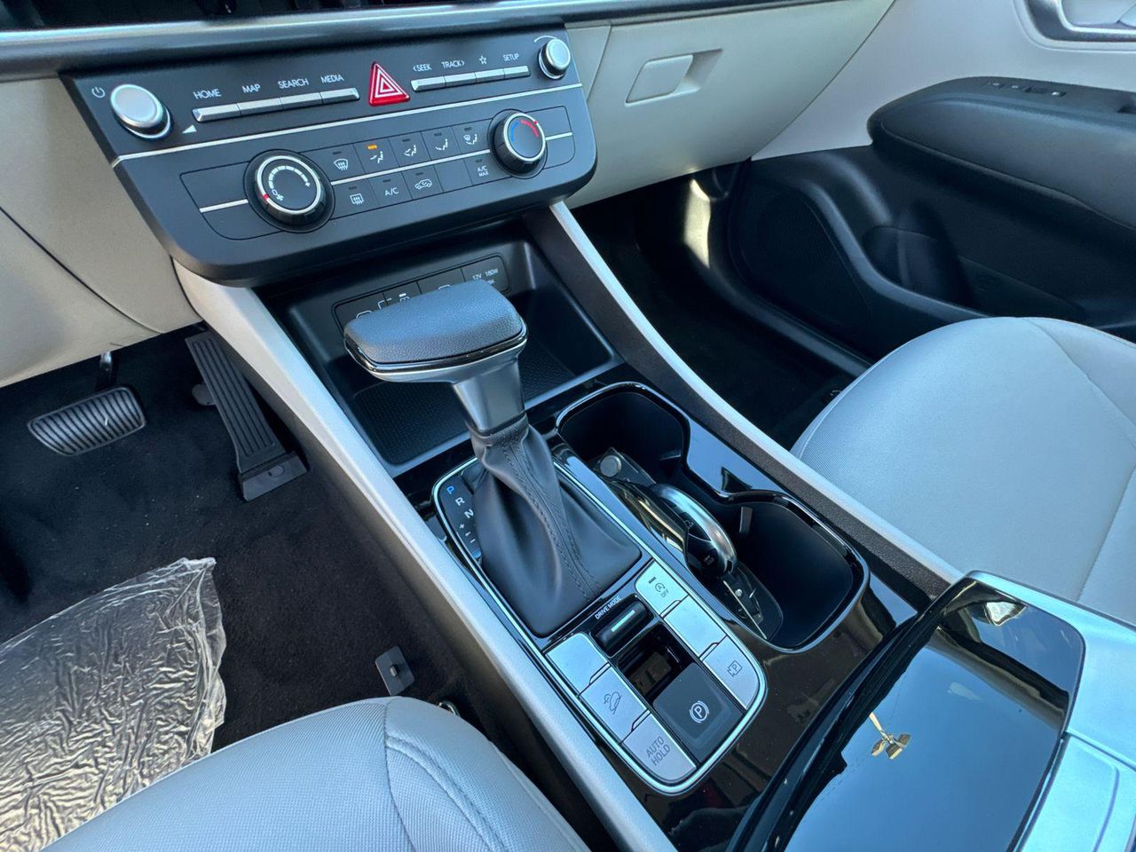 New 2026 Gray HYUNDAI SE FWD image 31
