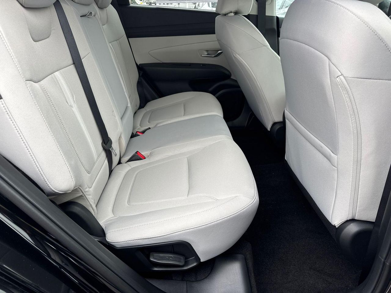 New 2026 Black HYUNDAI SEL FWD image 16
