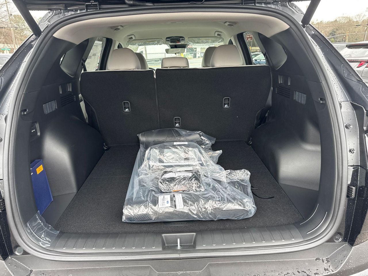New 2026 Black HYUNDAI SEL FWD image 19