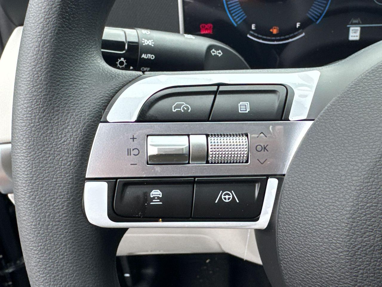 New 2026 Black HYUNDAI SEL FWD image 27