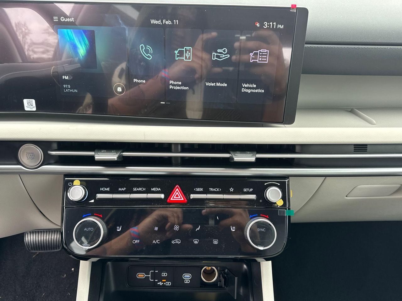 New 2026 Black HYUNDAI SEL FWD image 30