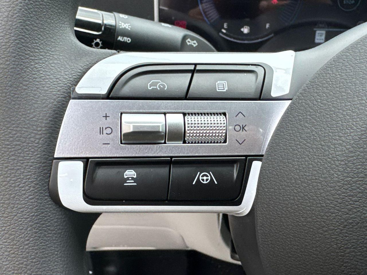 New 2026 Silver Hyundai SEL FWD image 27
