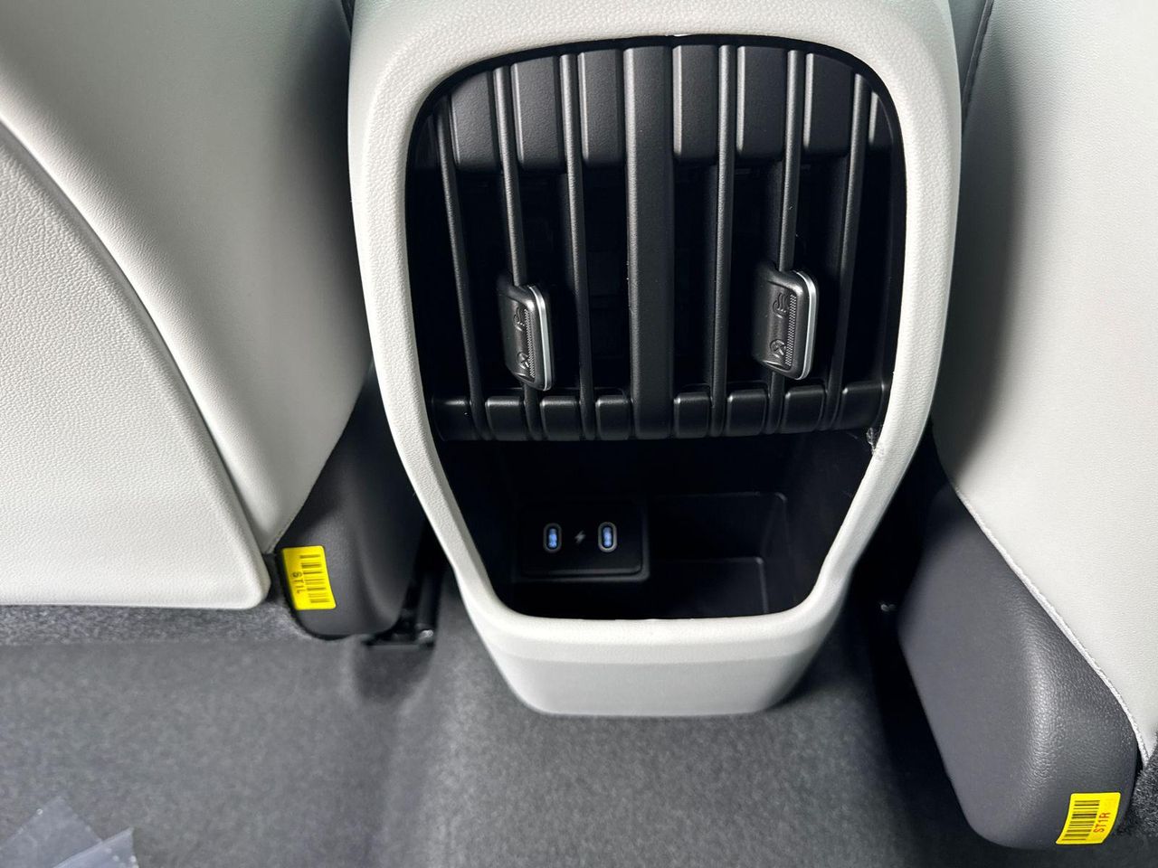 New 2026 White Hyundai Limited FWD image 26