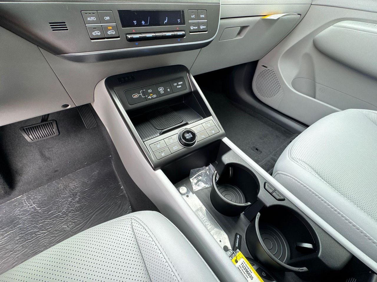 New 2026 White Hyundai Limited FWD image 32