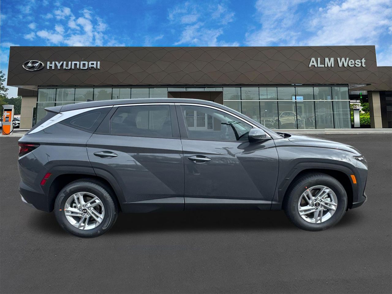 New 2026 Gray HYUNDAI SE FWD image 5