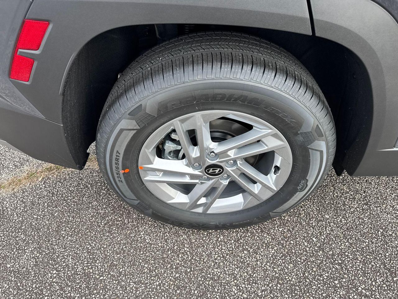 New 2026 Gray HYUNDAI SE FWD image 18