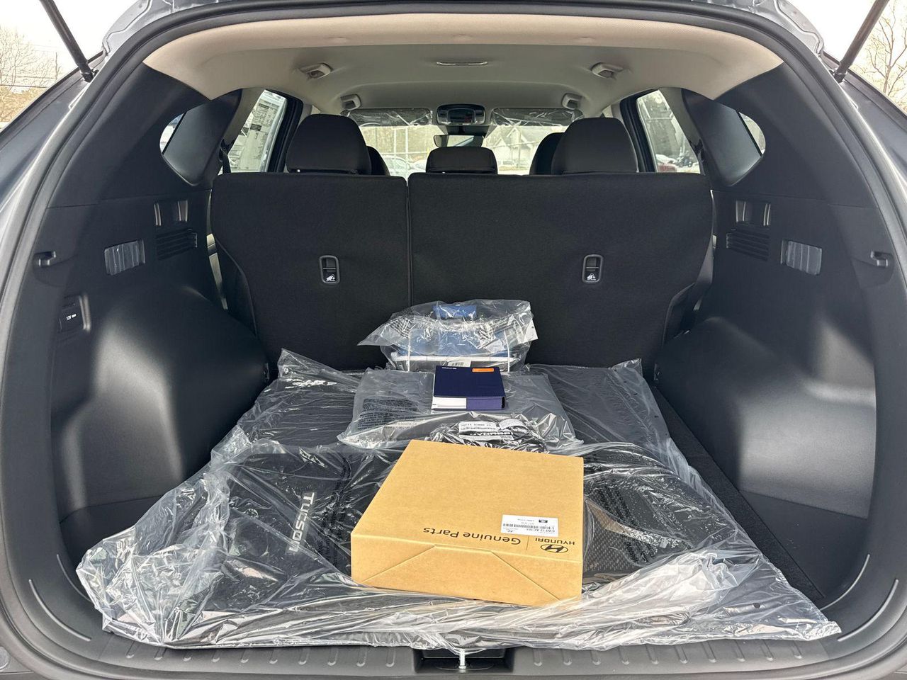 New 2026 Gray HYUNDAI SE FWD image 19