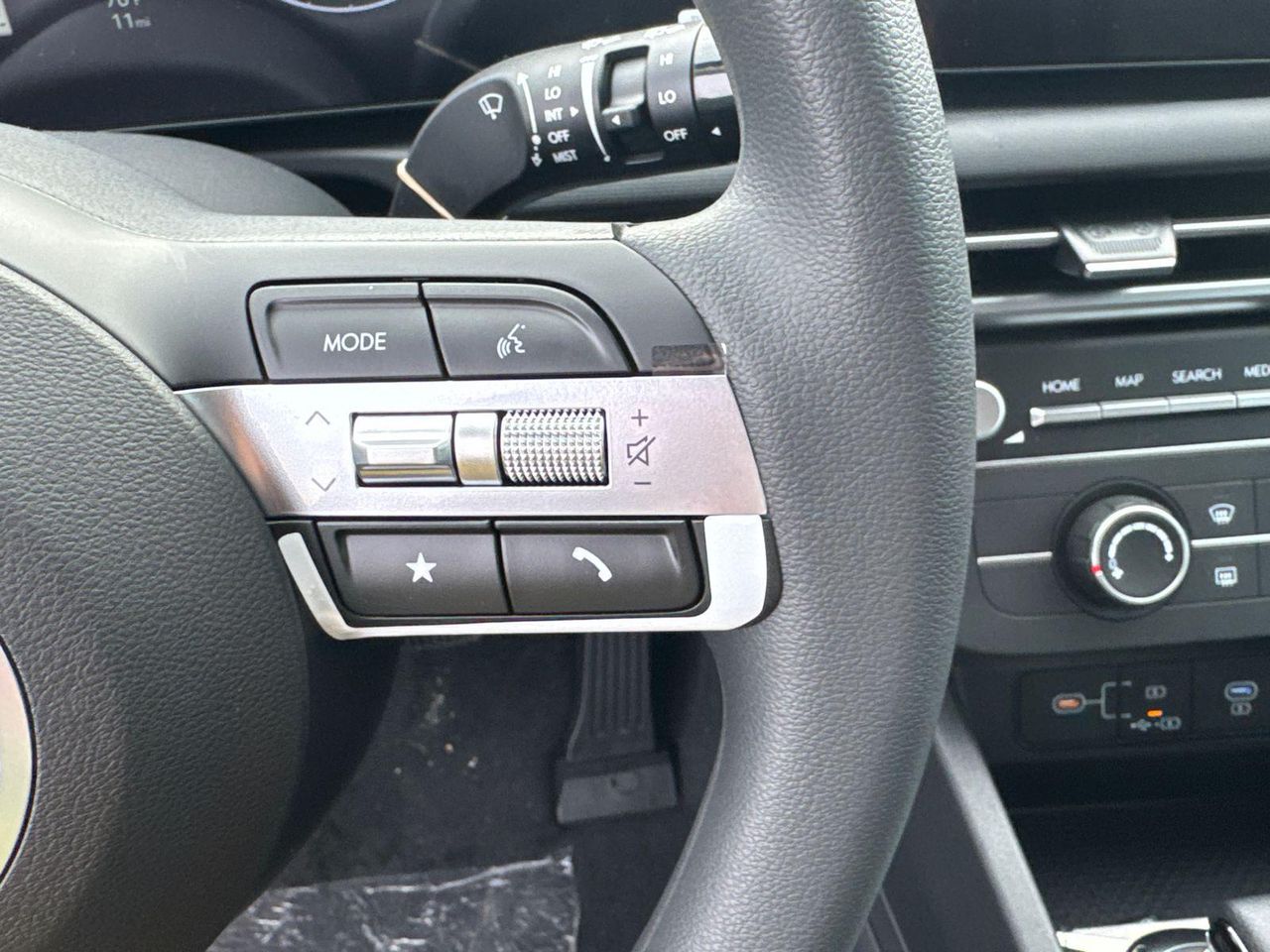 New 2026 Gray HYUNDAI SE FWD image 27