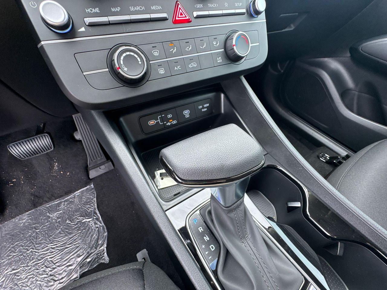 New 2026 Gray HYUNDAI SE FWD image 31