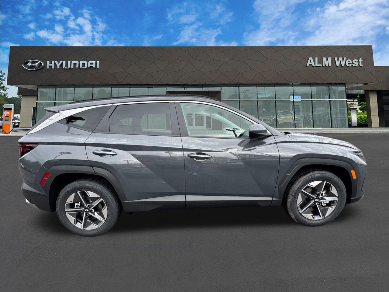 New 2026 Gray HYUNDAI SEL FWD image 5