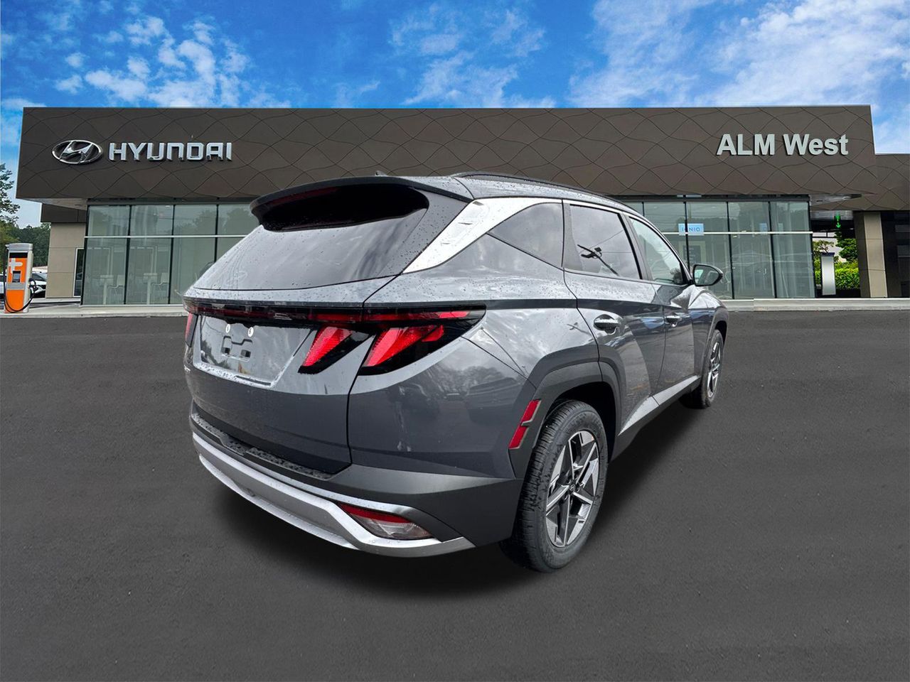 New 2026 Gray HYUNDAI SEL FWD image 6