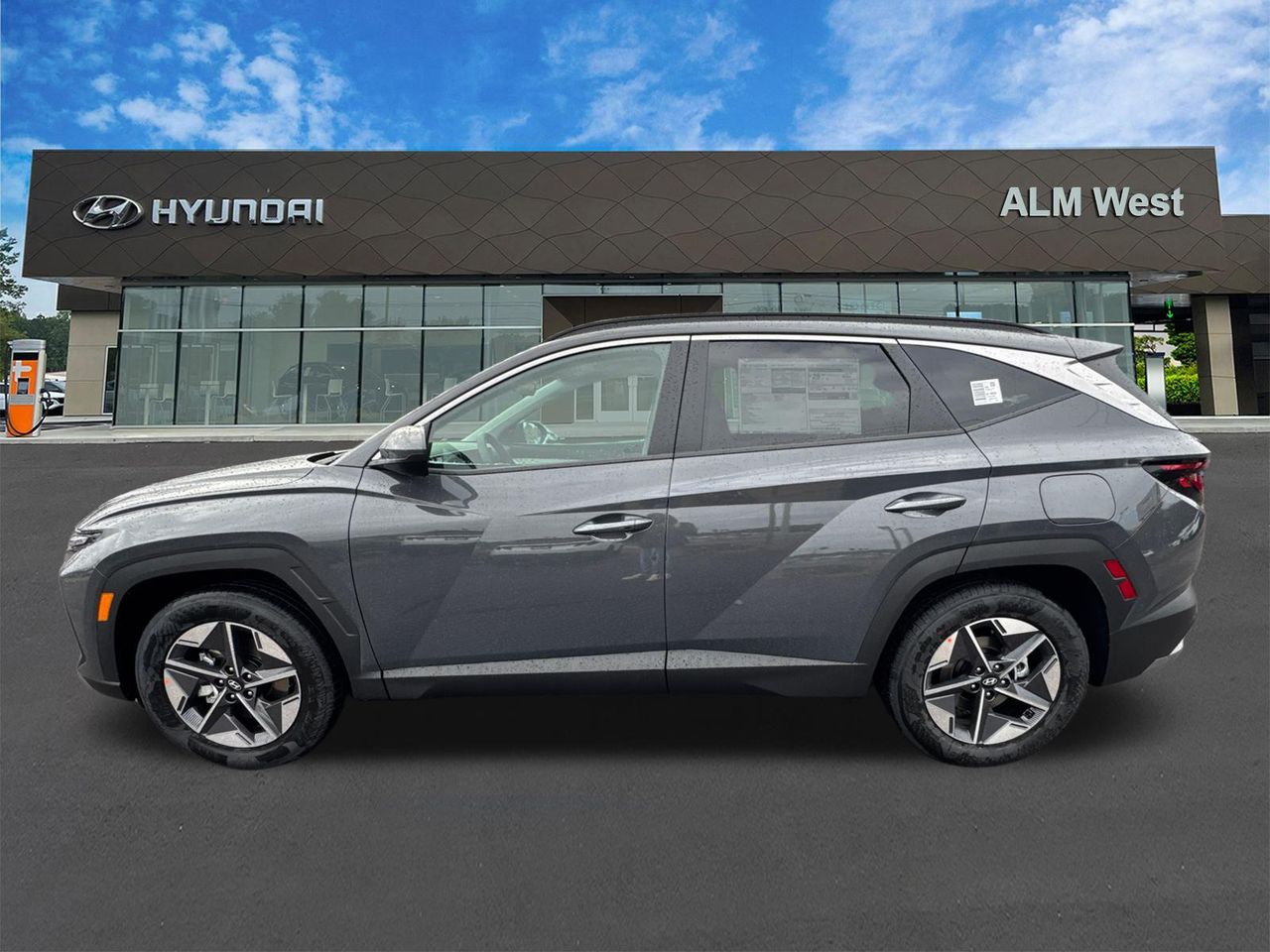 New 2026 Gray HYUNDAI SEL FWD image 9