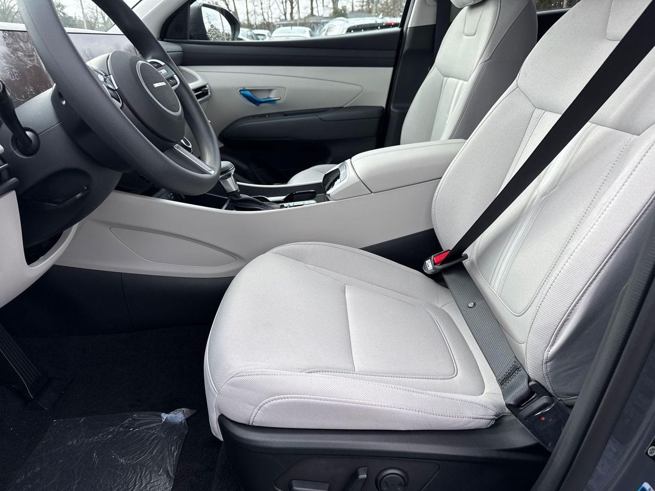 New 2026 Gray HYUNDAI SEL FWD image 10