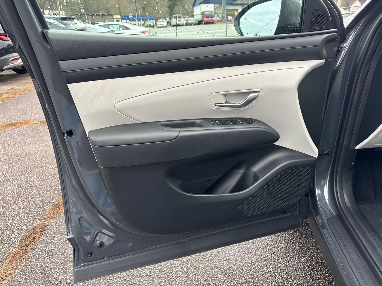 New 2026 Gray HYUNDAI SEL FWD image 11