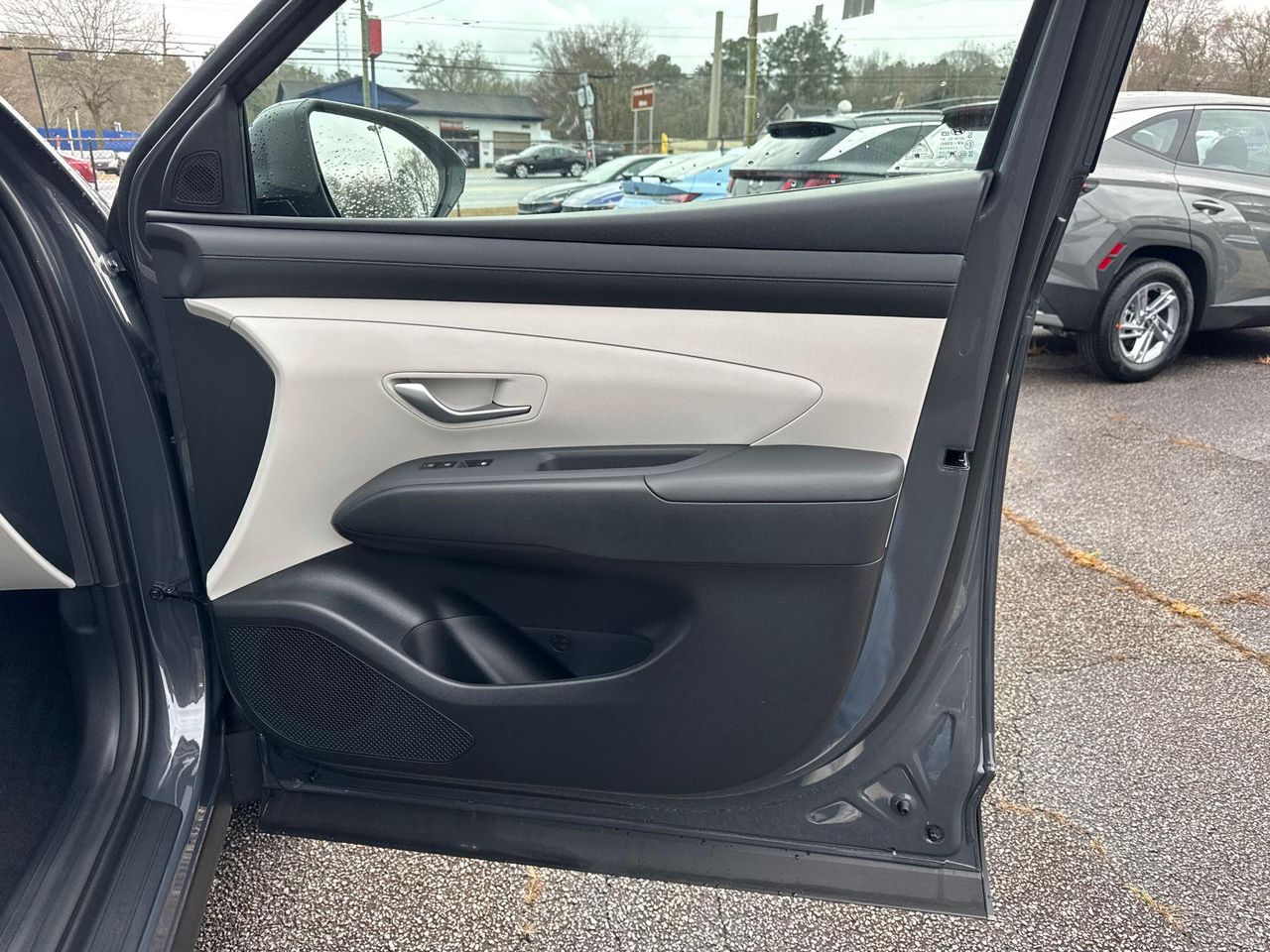 New 2026 Gray HYUNDAI SEL FWD image 15
