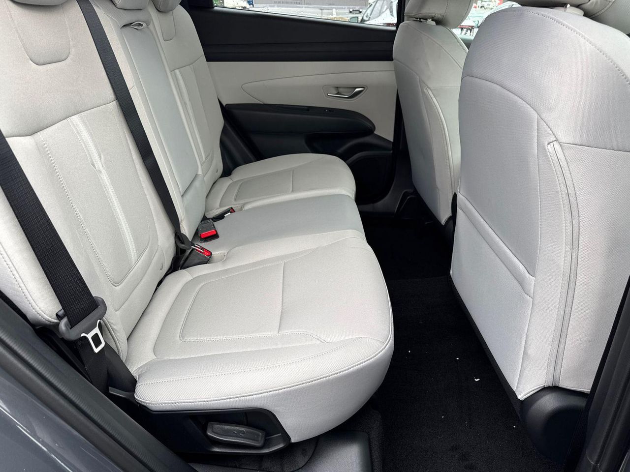 New 2026 Gray HYUNDAI SEL FWD image 16