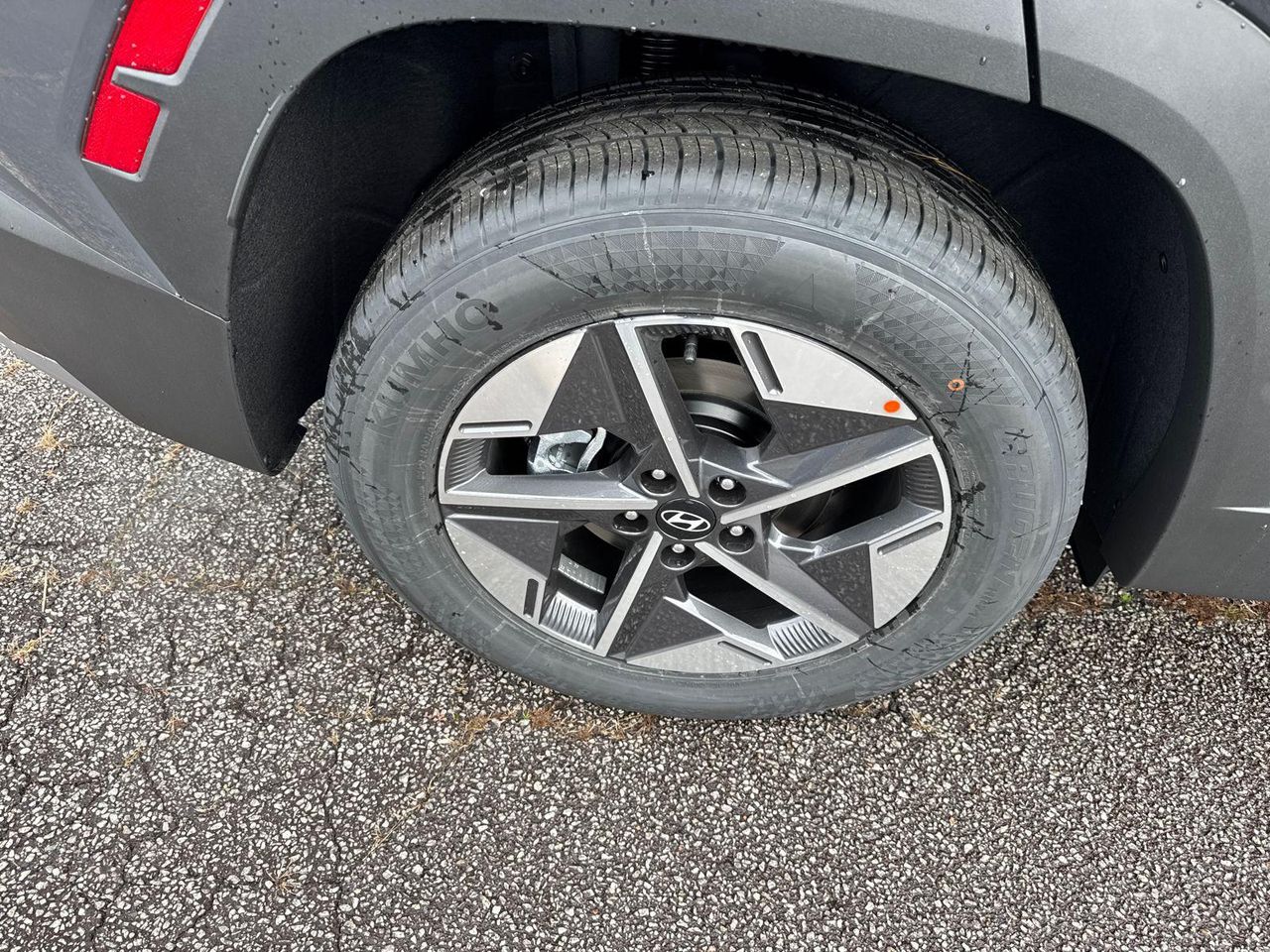 New 2026 Gray HYUNDAI SEL FWD image 18