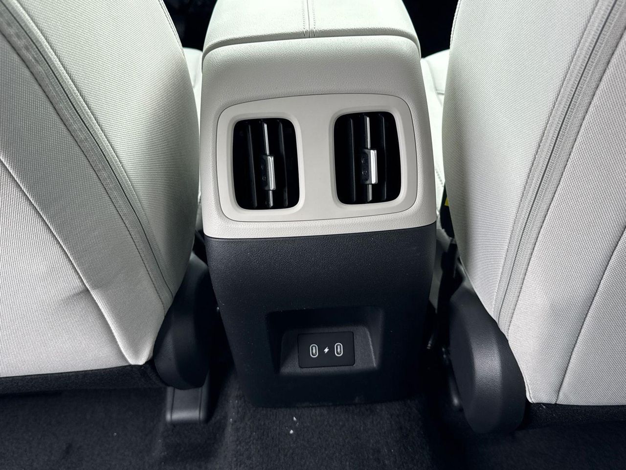 New 2026 Gray HYUNDAI SEL FWD image 26