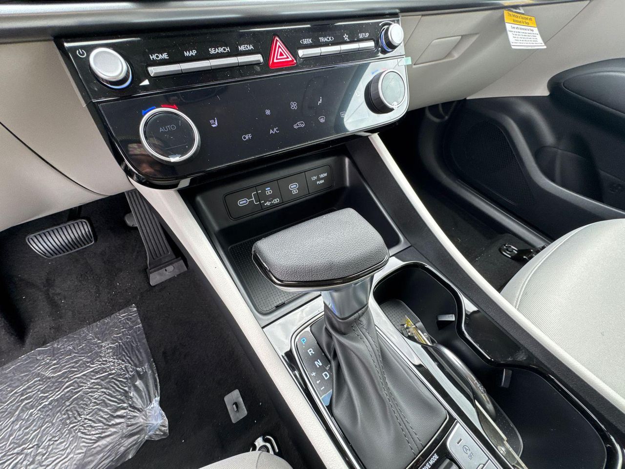 New 2026 Gray HYUNDAI SEL FWD image 32