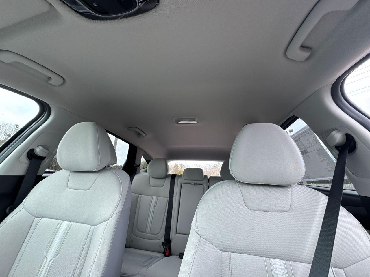 New 2026 Gray HYUNDAI SEL FWD image 33