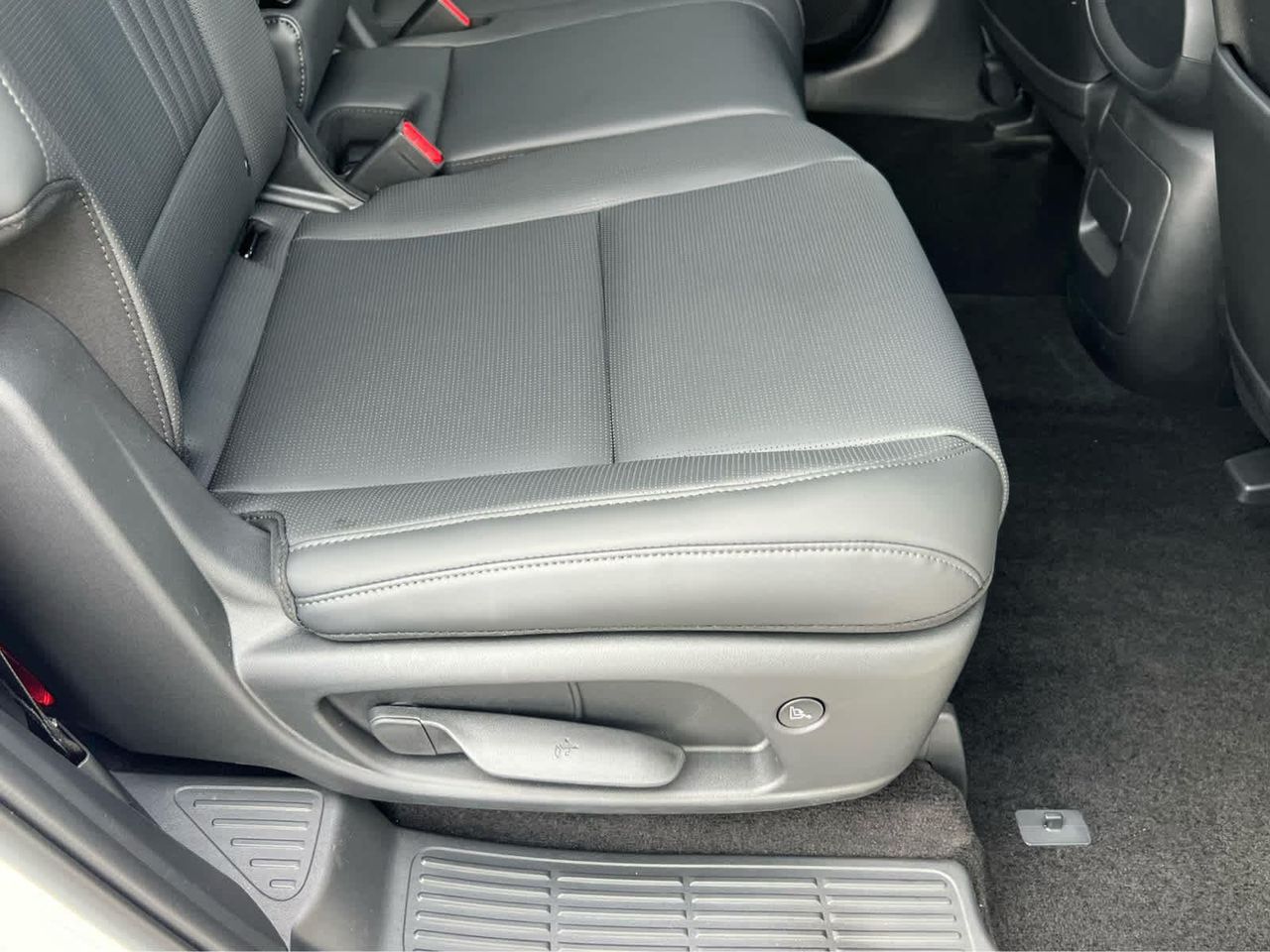 New 2026 Creamy White Pearl Hyundai SEL 8P image 99
