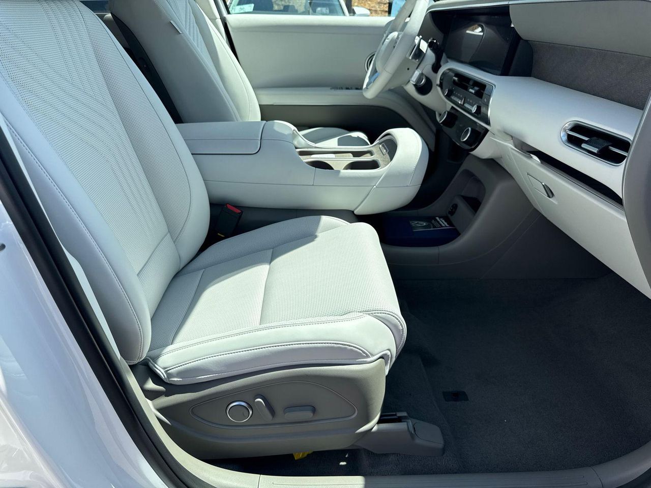 New 2026 White Hyundai Blue SEL Premium 8P image 14