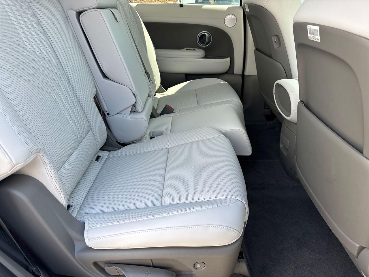 New 2026 White Hyundai Blue SEL Premium 8P image 16