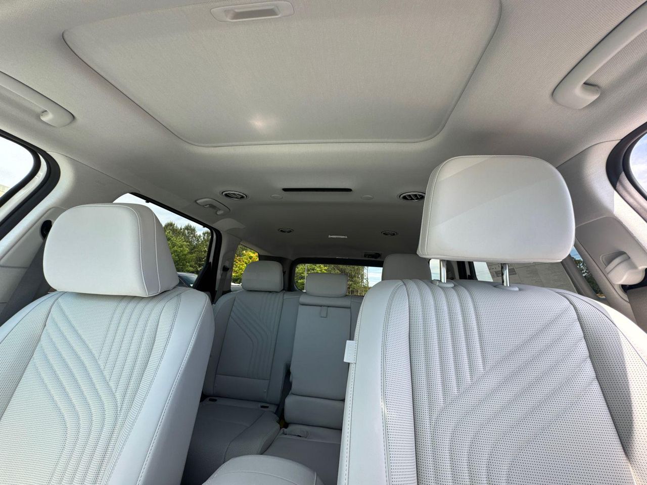 New 2026 White Hyundai Blue SEL Premium 8P image 32