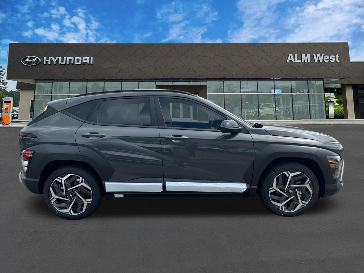 New 2026 Gray HYUNDAI SEL Premium FWD image 5