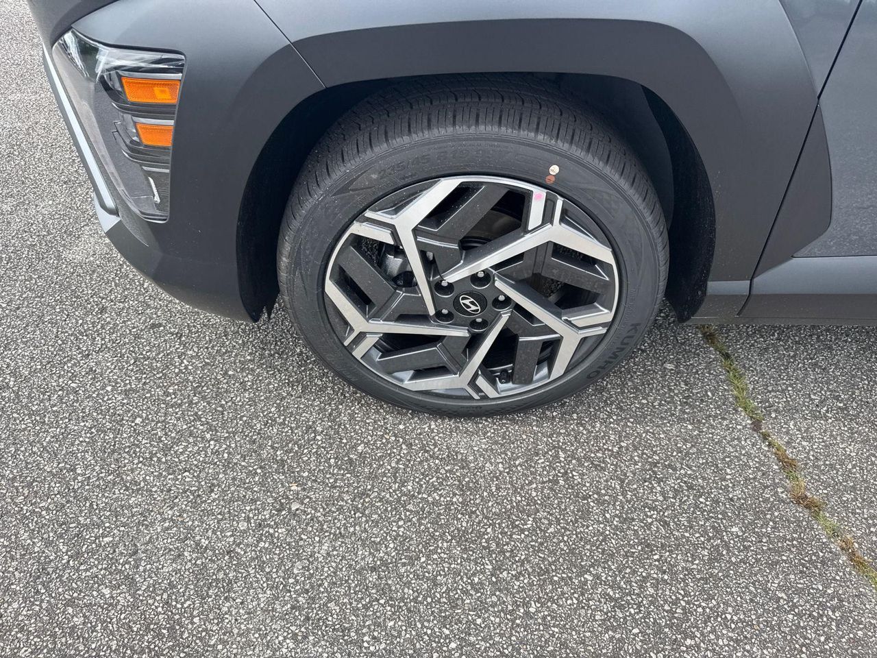 New 2026 Gray HYUNDAI SEL Premium FWD image 12