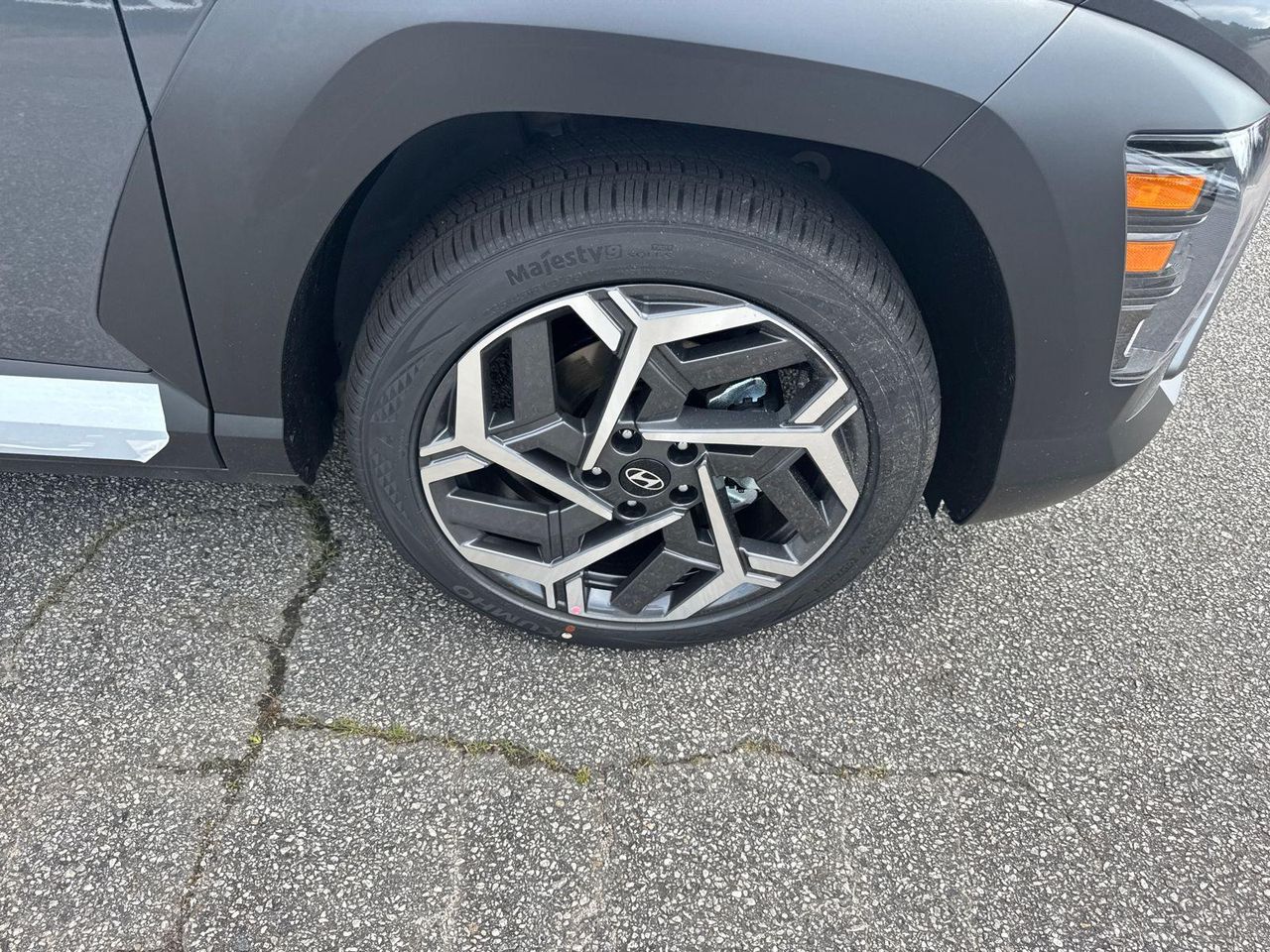 New 2026 Gray HYUNDAI SEL Premium FWD image 13