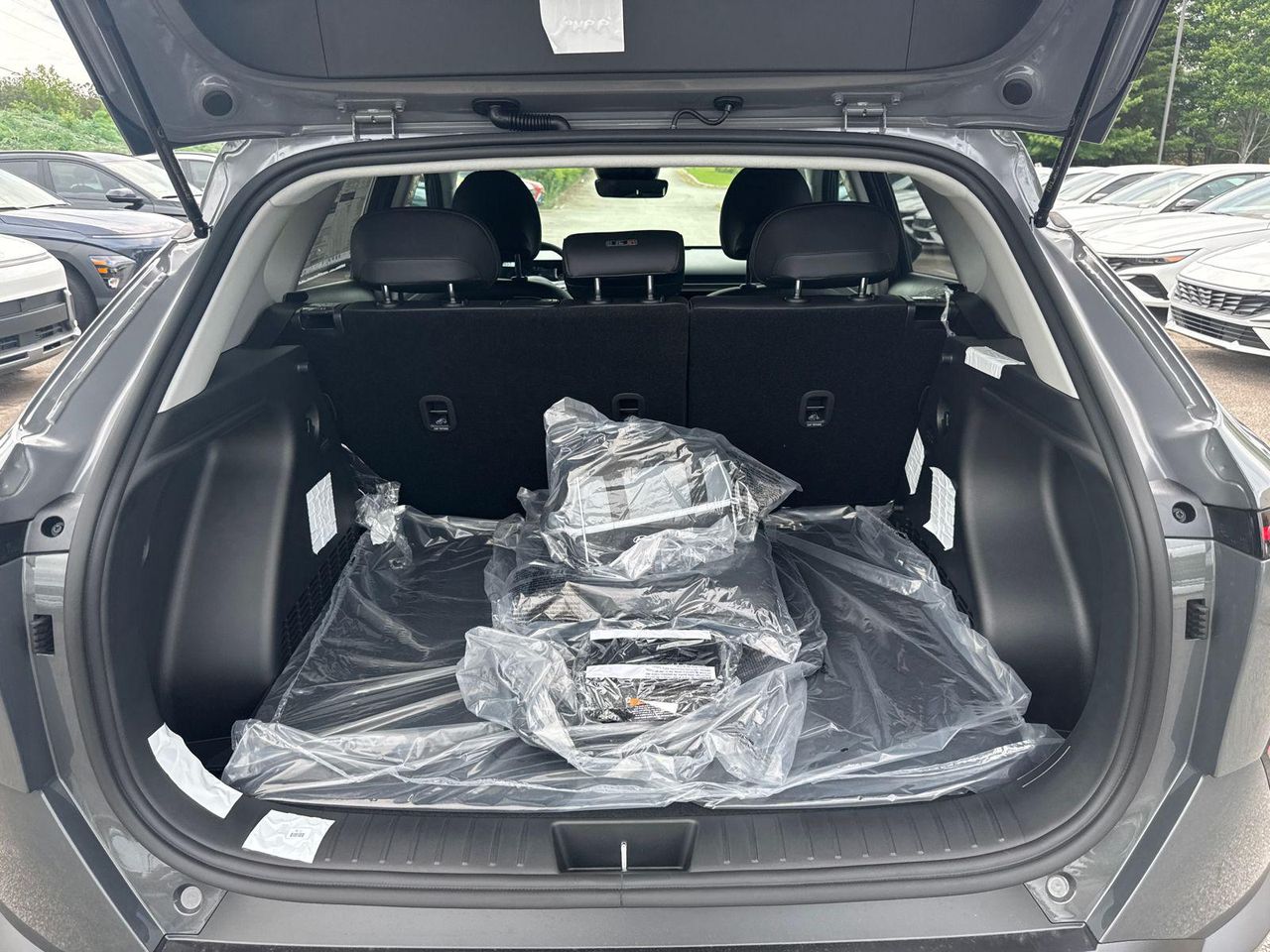 New 2026 Gray HYUNDAI SEL Premium FWD image 19