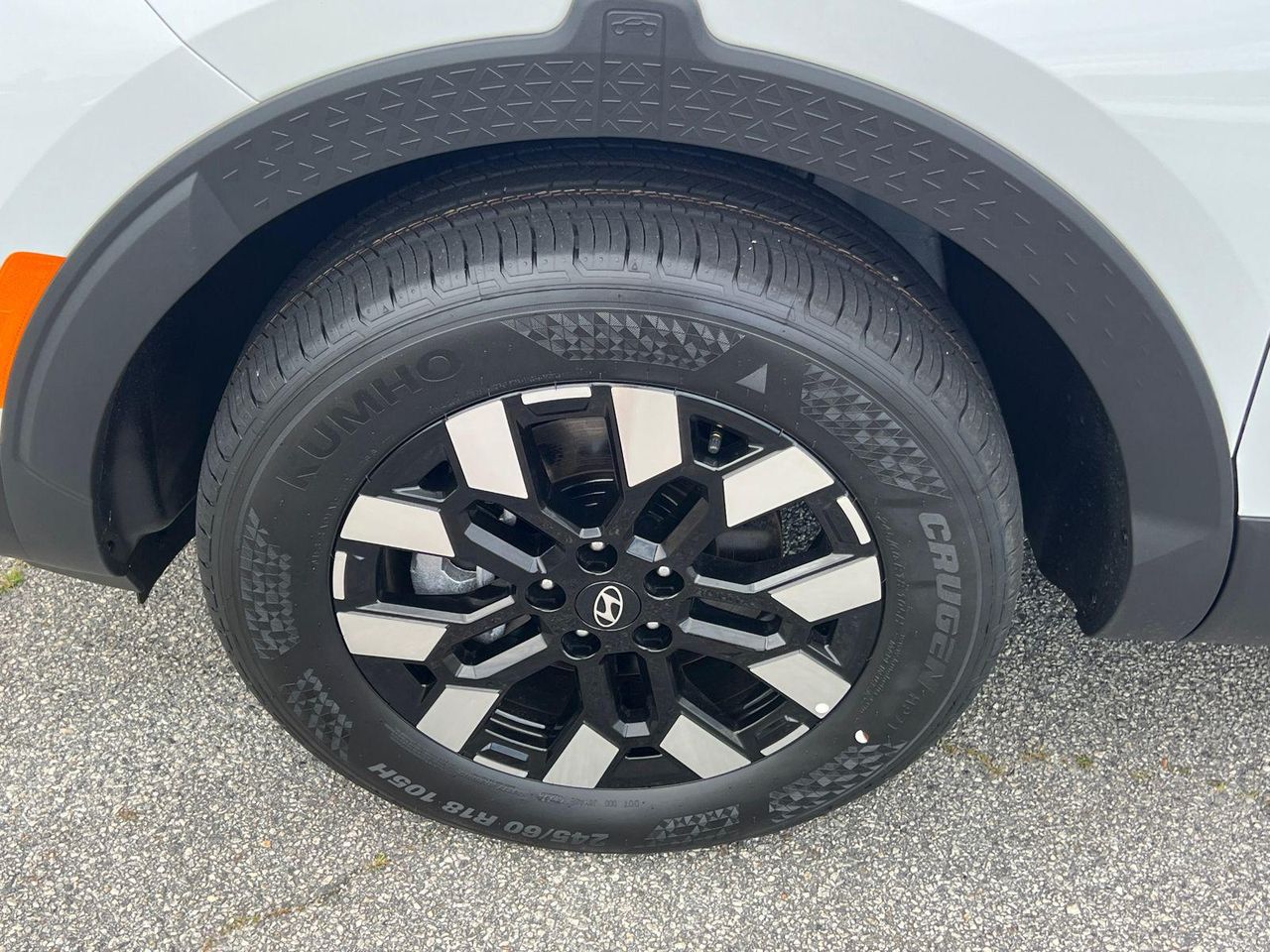 New 2026 White Hyundai SEL AWD image 13