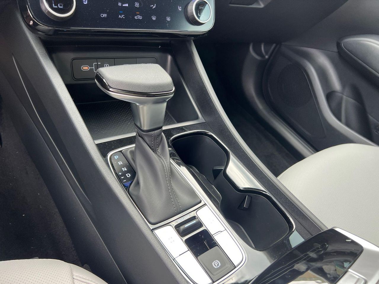 New 2026 White Hyundai SEL AWD image 28
