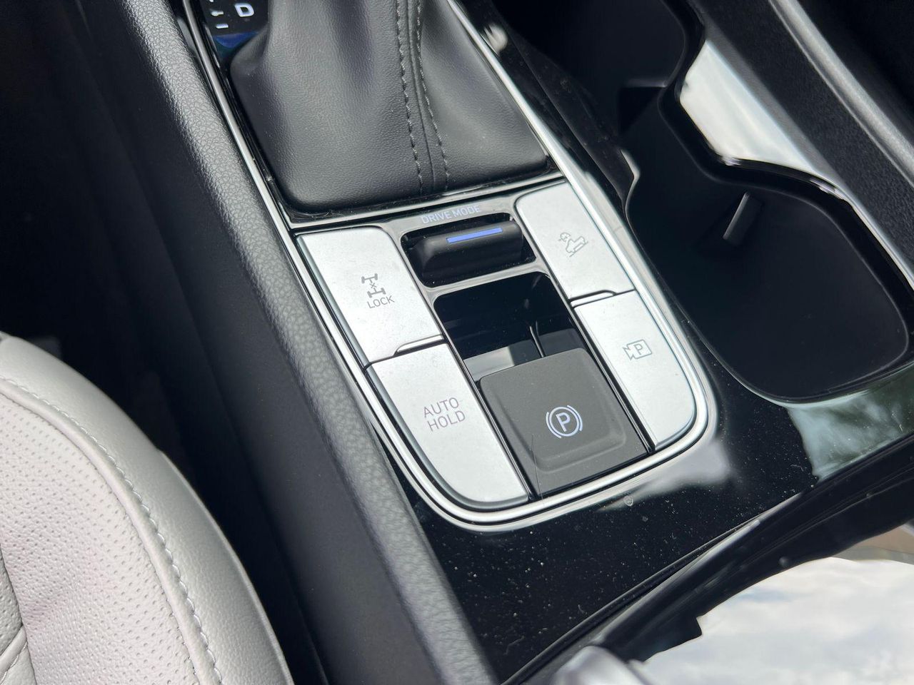 New 2026 White Hyundai SEL AWD image 29