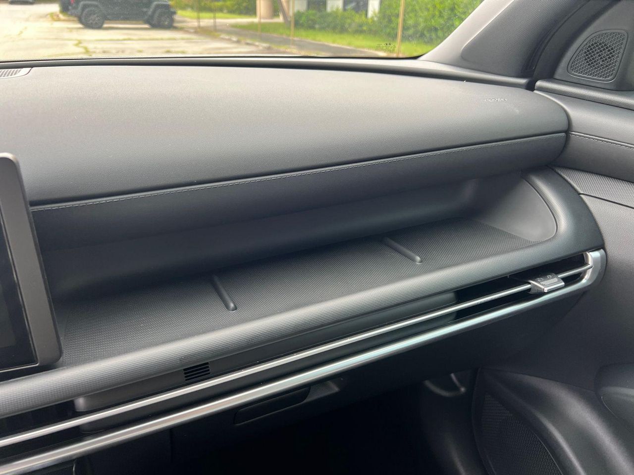 New 2026 White Hyundai SEL AWD image 30