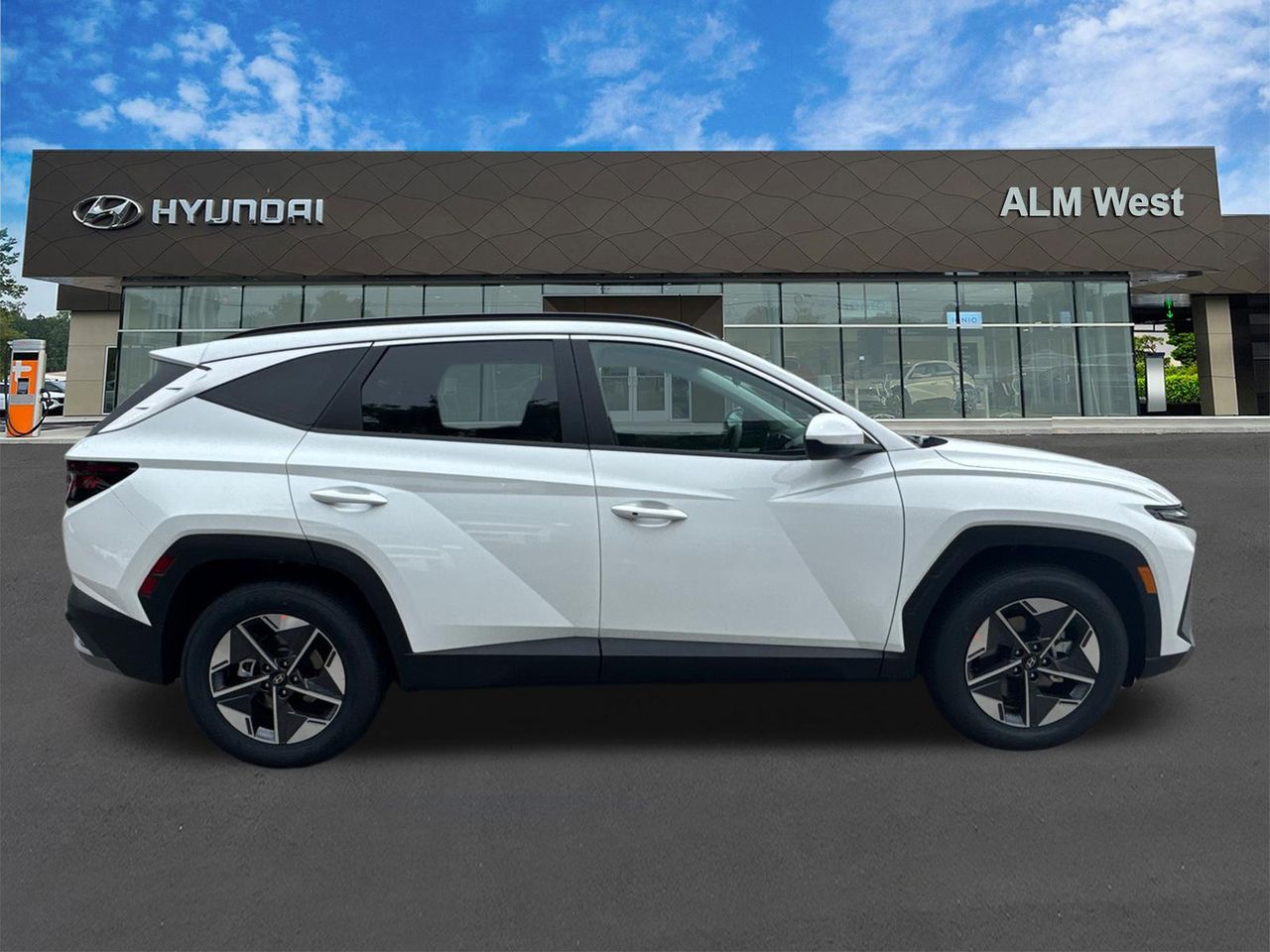 New 2026 White Hyundai SEL FWD image 5