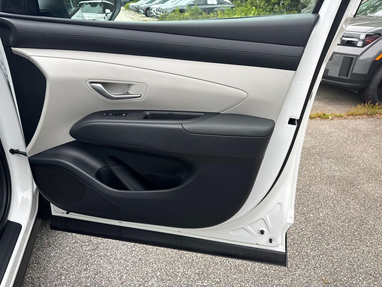New 2026 White Hyundai SEL FWD image 15
