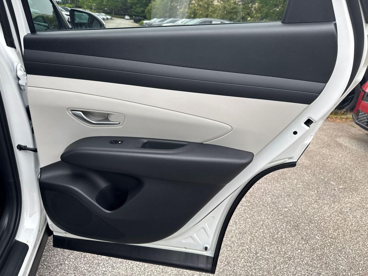 New 2026 White Hyundai SEL FWD image 17