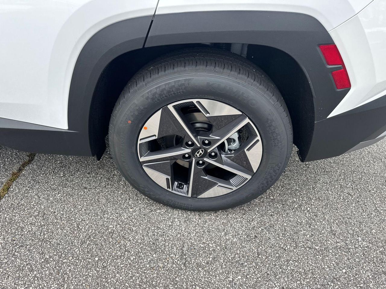 New 2026 White Hyundai SEL FWD image 21